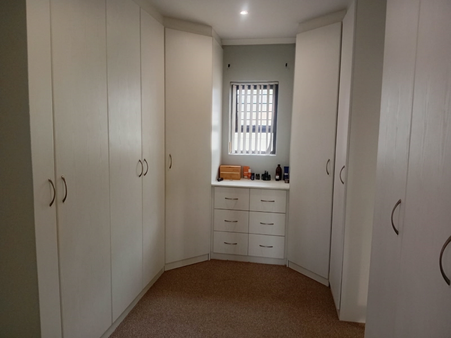 To Let 4 Bedroom Property for Rent in Twin Palms Western Cape